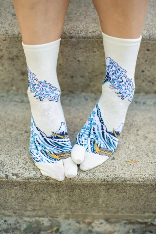 Plush ankle socks for lounging-Hokusai Tabi Socks