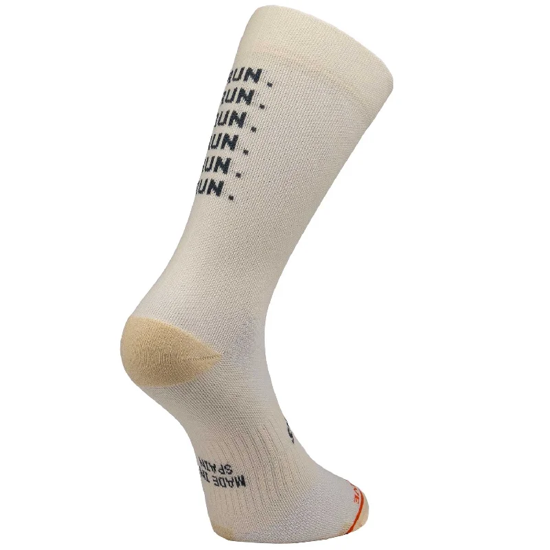 Below are 300 long-tail keywords in English for "socks," each followed by a hyphen (-) as requested. These keywords are designed to be specific, varied, and SEO-friendly, covering different styles, materials, uses, and demographics.Sporcks Running Socks - Just Run Cream