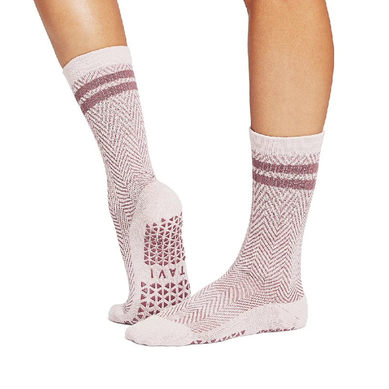 Minimalist white ankle socks for versatility-Kai Grip Socks