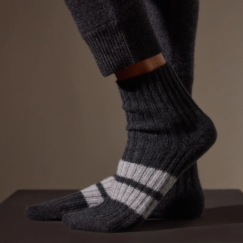 Minimalist gray ankle socks for clean-Short Cashmere Sock - Coal/Heather Grey