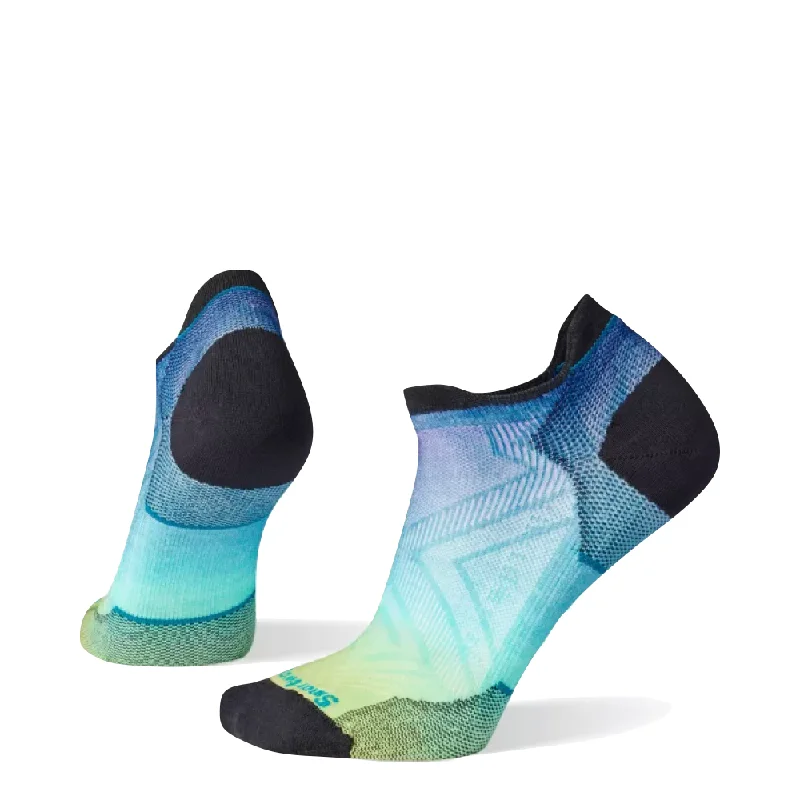 Minimalist black crew socks for versatility-Smartwool Women's Run Zero Cushion Low Ankle Socks in Capri Ombre